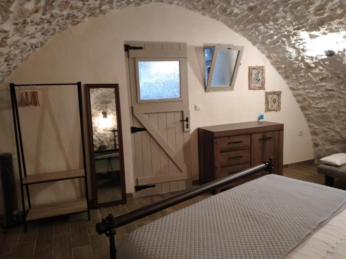 Aspasia House Oitilon Bagian luar foto